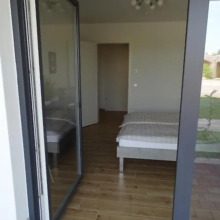 Апартаменты Feriendomizil Am Stoermthaler See, Lagovida, Leipziger Neuseenland, Grosspoesna, Privatstrand Гросспёзна