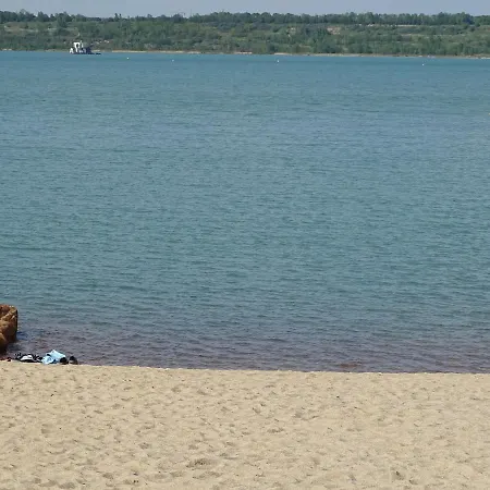 Апартаменты Feriendomizil Am Stoermthaler See, Lagovida, Leipziger Neuseenland, Grosspoesna, Privatstrand *